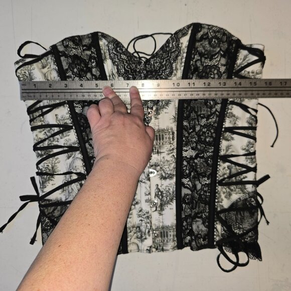 Elegant Black and White Lace Corset - Picture 7 of 8